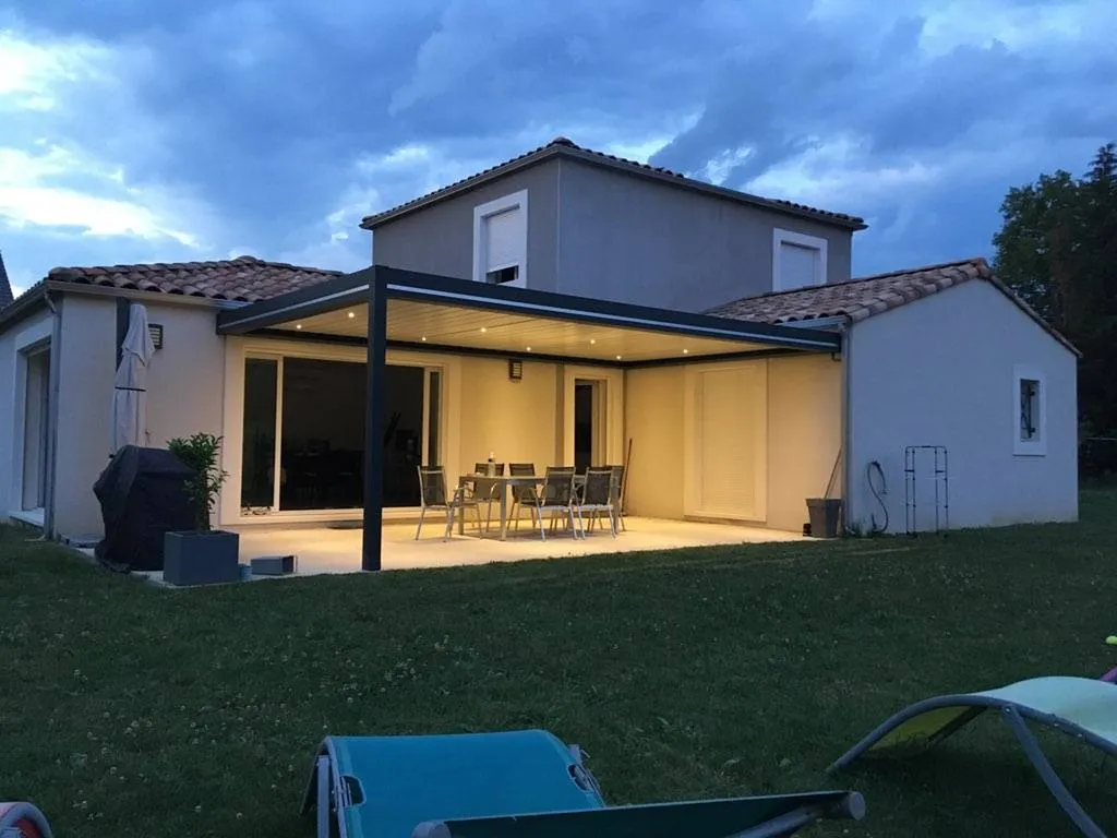 Pergola de Nuit à Langlade à coté de Nîmes dans le Gard
