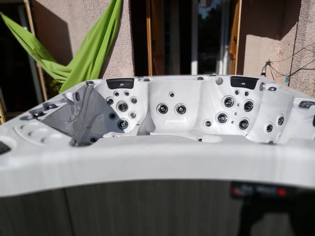 jacuzzi canadien haut de gamme Rognac