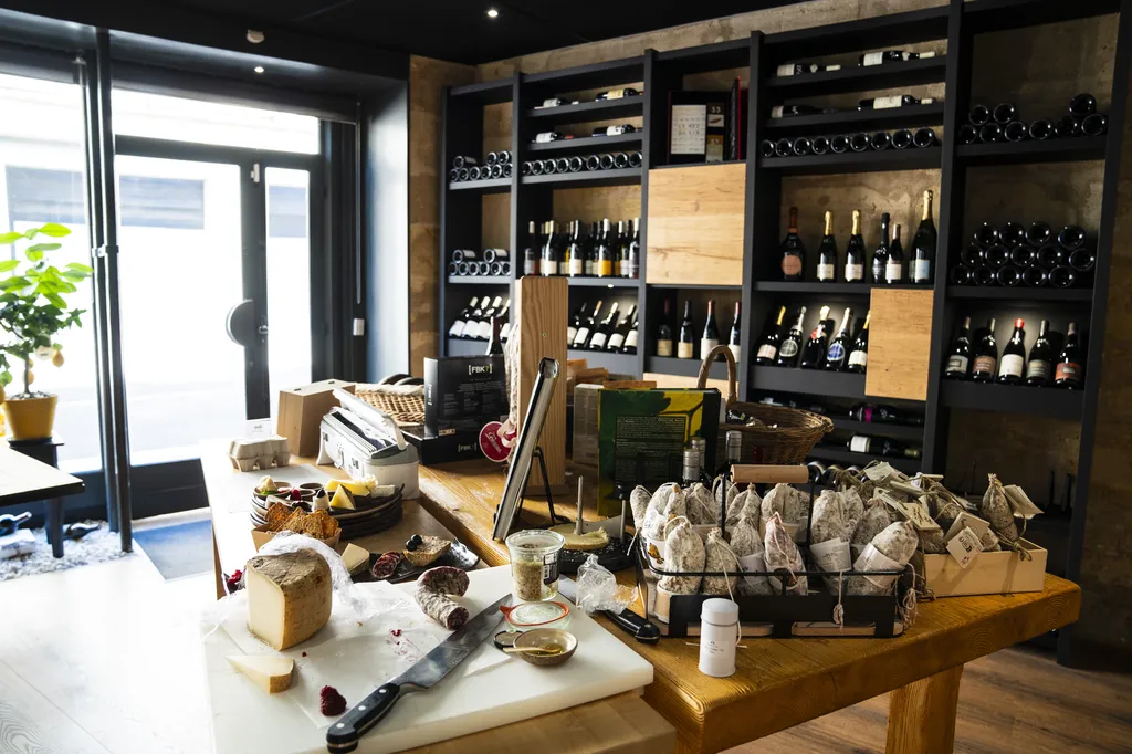 Séance d'œnologie à domicile avec un sommelier à Bordeaux : posez toutes vos questions en direct lors d'un moment ludique et privilégié