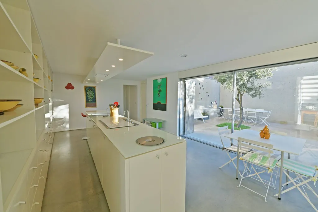 Propriété bioclimatique en position dominante proche village des Monts de Vaucluse   