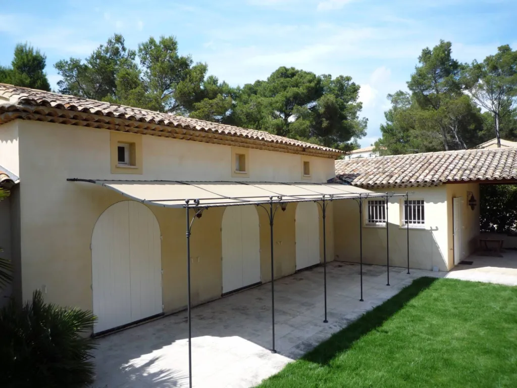 toile sur mesure pour pergola traditionnelle