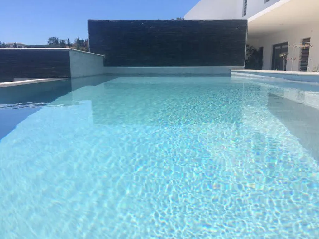 REALISATION BETON PISCINE DE TERRE DU MONDE A TAHITI