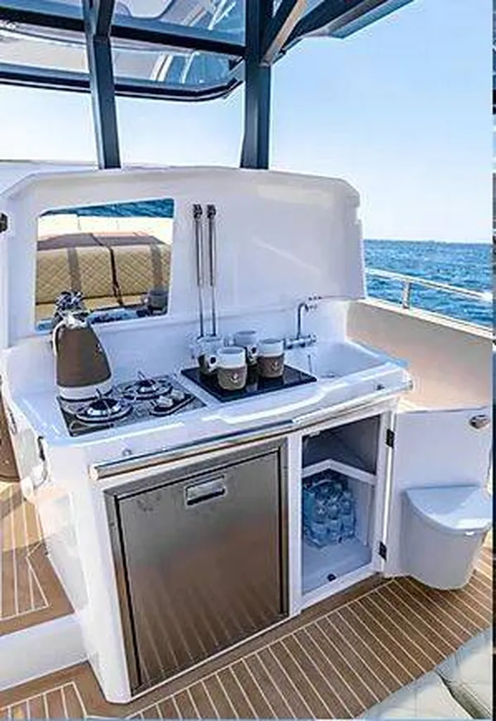 Bateau de prestige à louer avec skipper à Bandol