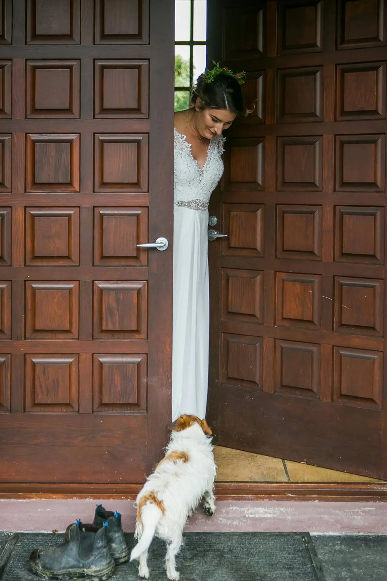 mariage avec son chien en garde