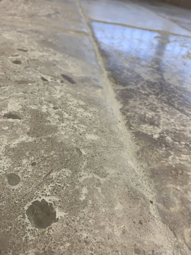 Le Travertin, au 36 Le Travertin, au 36 rue de Bourgogne à Paris, pierre de Dordogne. Quelle pierre choisir pour mon sol ? 