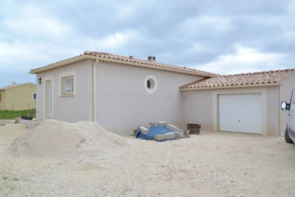 GOUTTIERES ET DESCENTES ALU GOUTTIERES ET DESCENTES ALU