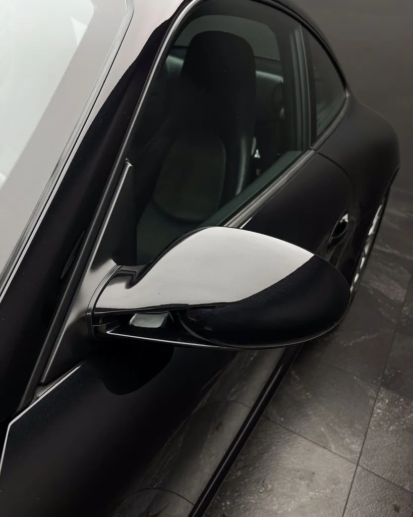 Retrouver toute la brillance de sa Porsche Carrera S grâce à un lustrage brillance chez DSP Service Le Mans