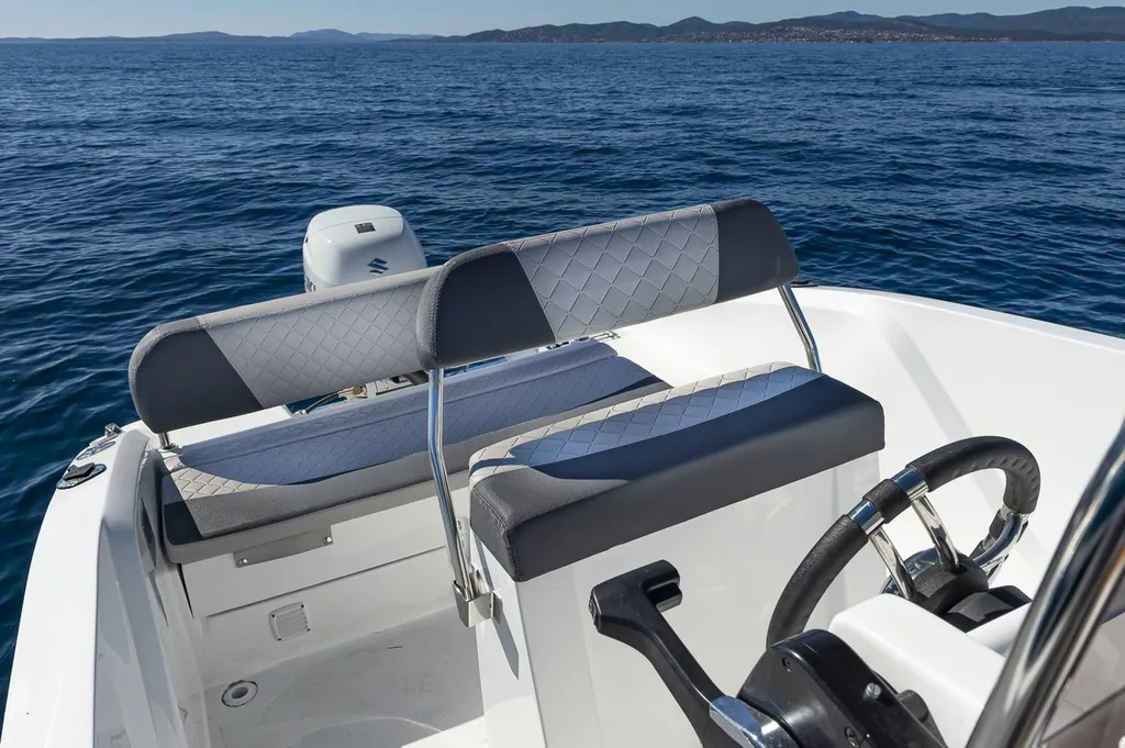 A vendre état neuf bateau open Idea 53 à Toulon