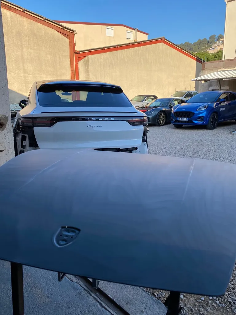 Réparation Carrosserie Porsche 992 Carrera Aubagne 13400 avec franchise offerte à Carnoux en Provence Platinum Carrosserie 