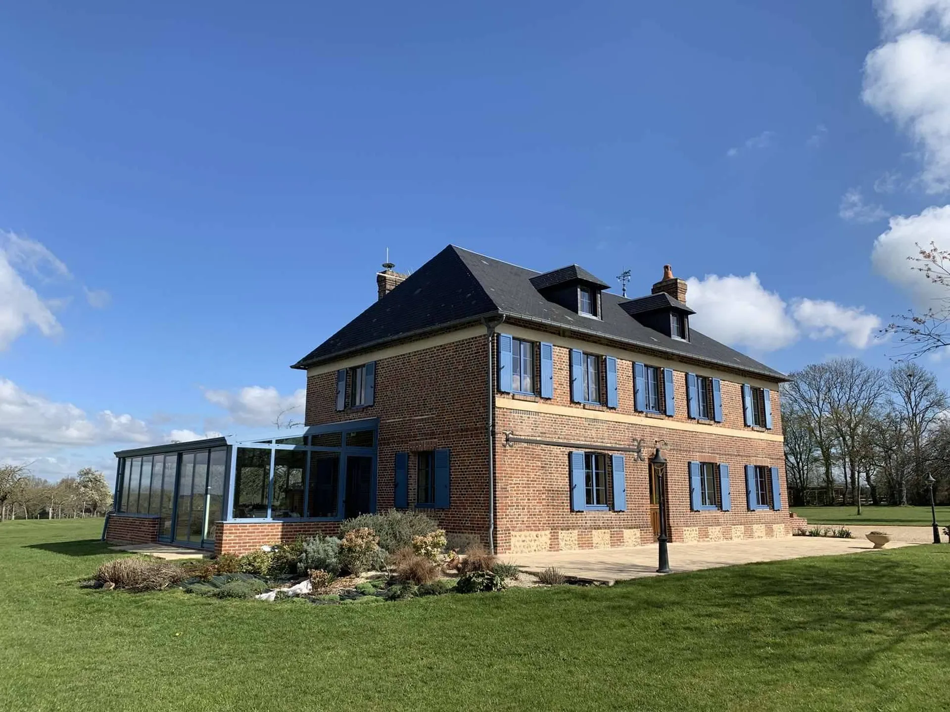 A VENDRE PROPRIETE AVEC 18HA de TERRAIN, entre LISIEUX 14100 et LIVAROT 14140