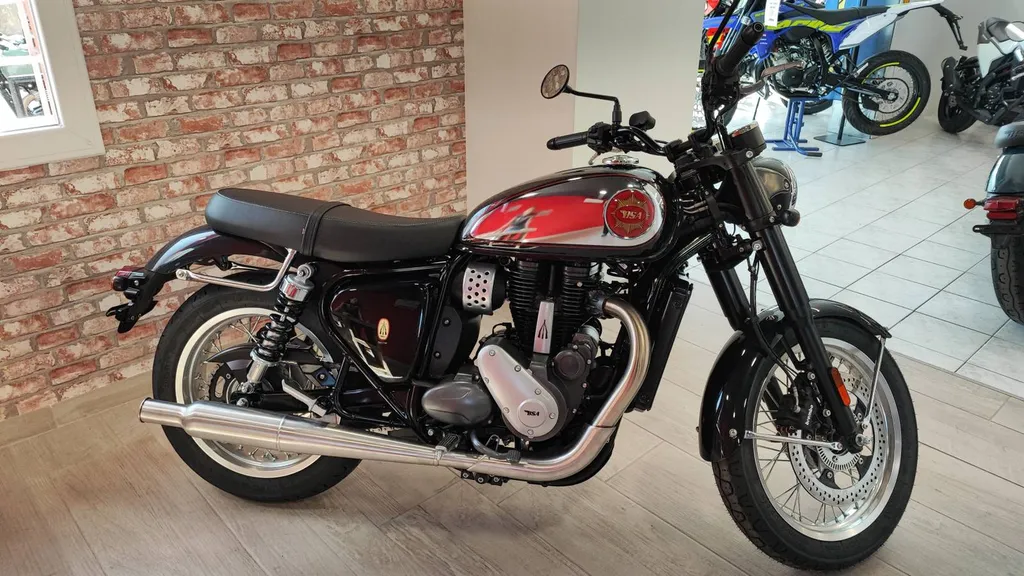 BSA GOLD STAR 650 MIDNIGHT BLACK
