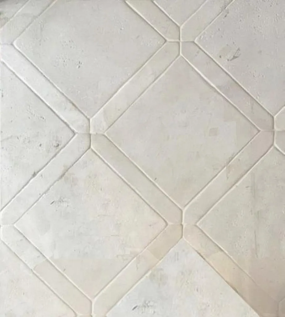 Dallage et plaquette murale en pierre à motif FRANCEPIERRE – Pierre Naturelle Haut de Gamme à Paris et en Île-de-France : Bourgogne, Dordogne, Périgord, Travertin, Sinai Pearl et Atlas