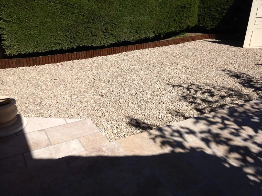Réalisation d'un dallage d'une terrasse à Salon de Provence