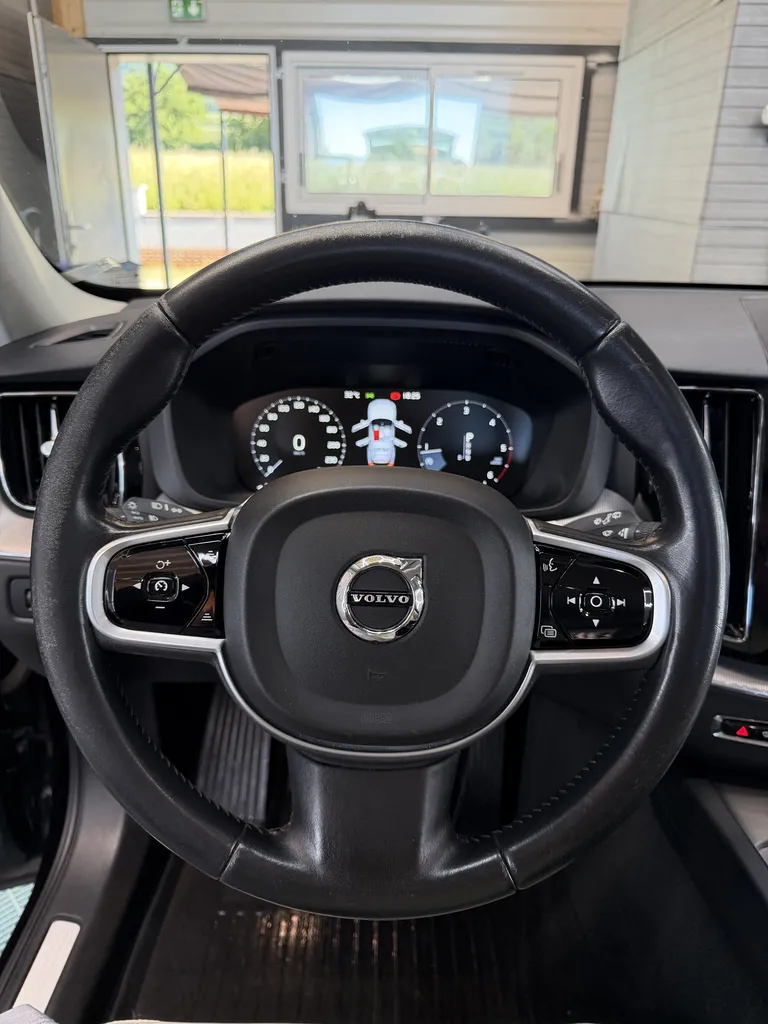 VOLVO XC60 D4 INSCRIPTION AWD – BVA – 4 ROUES MOTRICES – ENTRETIEN COMPLET - SIEGES CHAUFFANT | Diesel D4 190 chv / 11cv | 01/2019 | 154 000 km | 5 places | 5 portes
