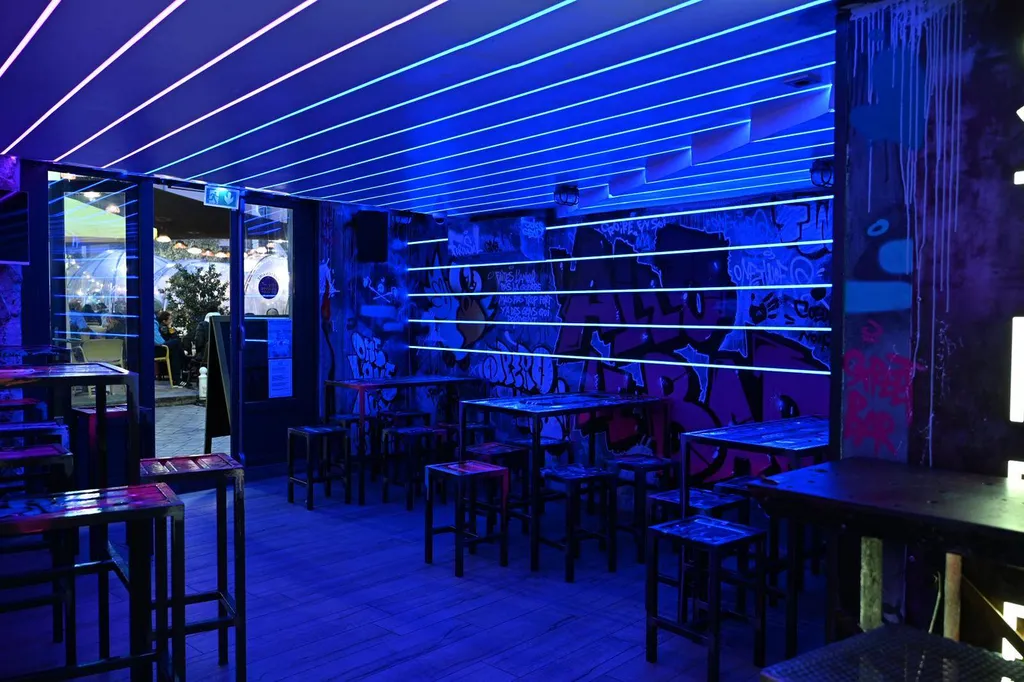 Installation Sonorisation et Éclairages le Street Bar à Toulon Var 83