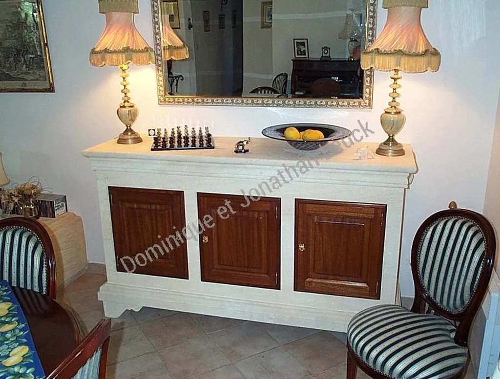 Meuble en pierre d'Estaillades