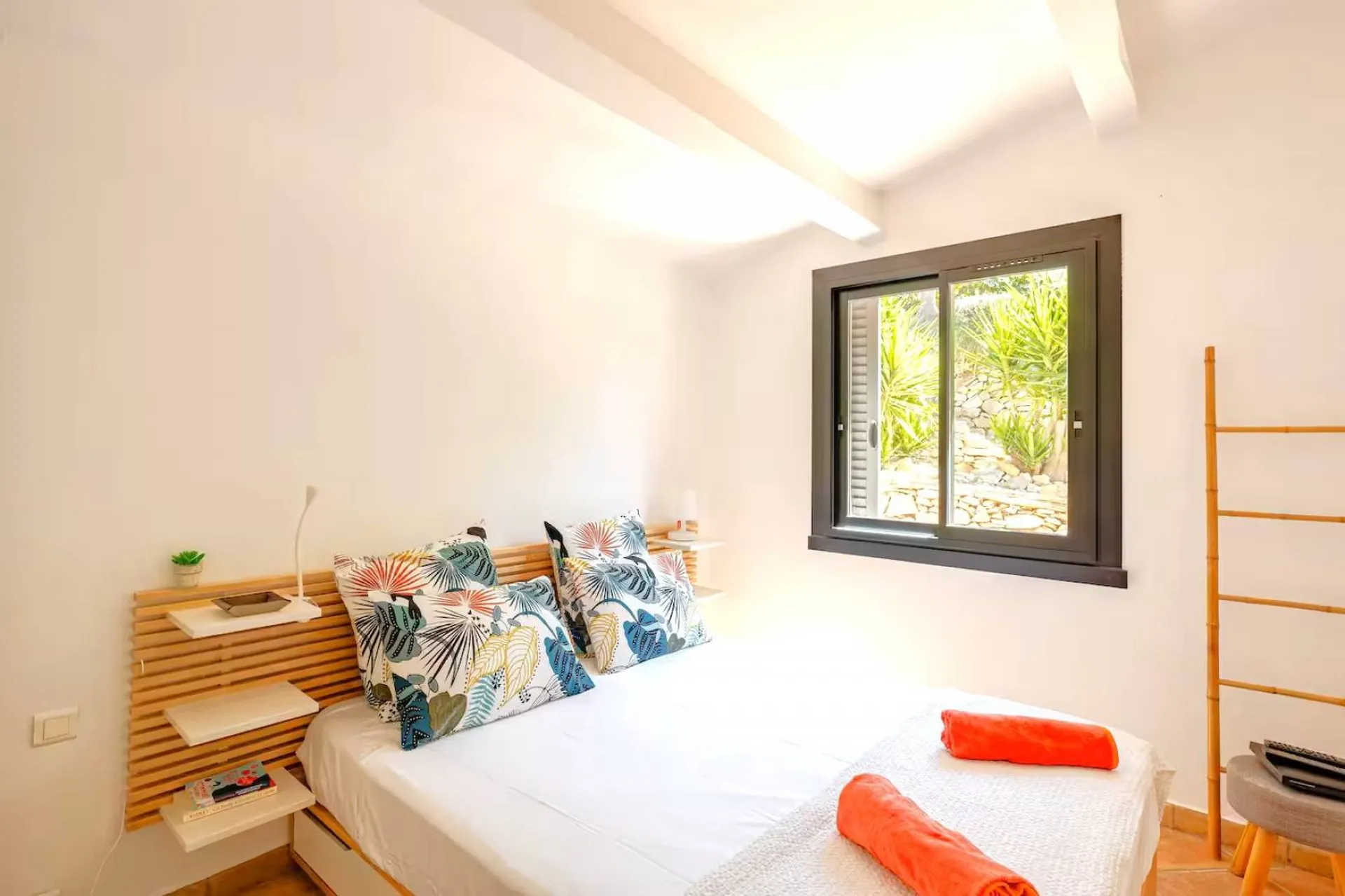 Vente maison T4 Cassis au sein d'un quartier résidentiel prisé et sécurisé avec piscine et vue dégagée