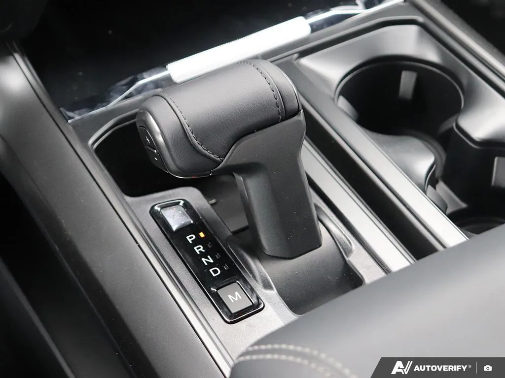 Ford F150 Lariat 2026 V8 5.0L neuf 500 km full options cuir toit panoramique import Canada livraison France Bordeaux