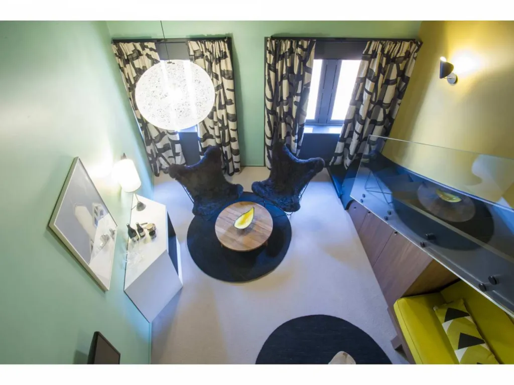 photographe d'architecture intérieure Mihotel La Tour Rose suite Acquaverde salon vue de la chambre