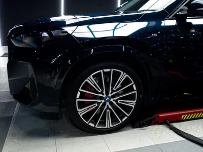Traitement céramique haut de gamme sur véhicule électrique BMW