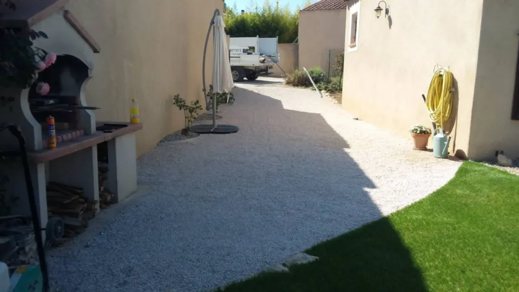 Aménager jardin autour d’une piscine d’une maison à Rognac