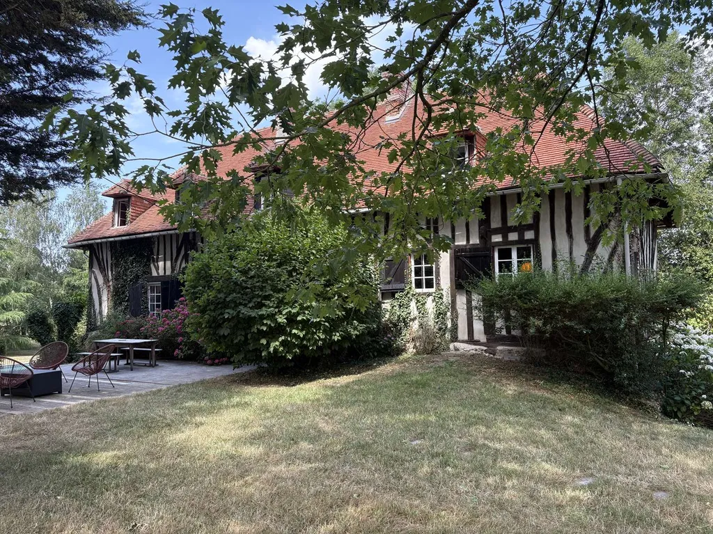 En vente - Pays d'AUGE DU CALVADOS, au sud de LISIEUX, belle maison normande en colombages sur un terrain de 5529m²
