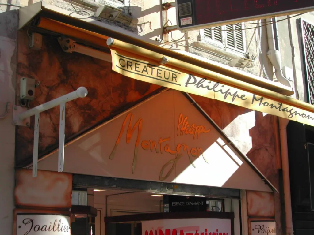 personnalisation marquage store exterieur Montagnon 