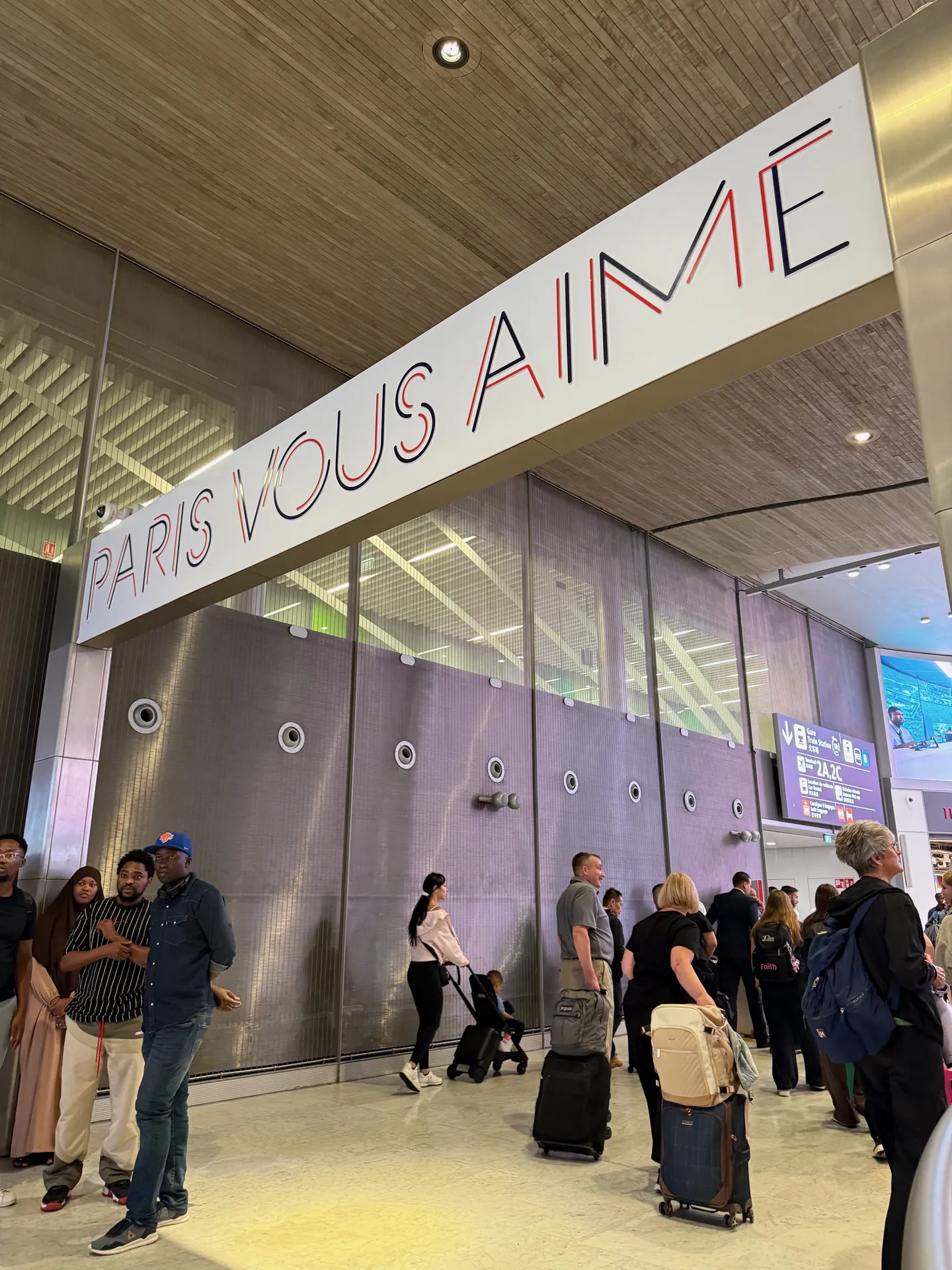Reservez vos Transferts Aéroport Haut de Gamme vers Paris – CDG, Orly & Tous les Aéroports Parisiens