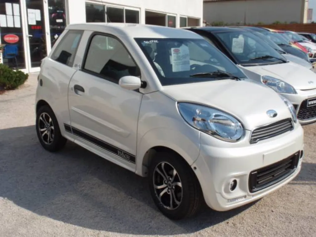 Vente Voiture sans permis MICROCAR M8 Série Spéciale BLACK & WHITE avec Moteur PROGRESS sur Toulon dans le Var 83