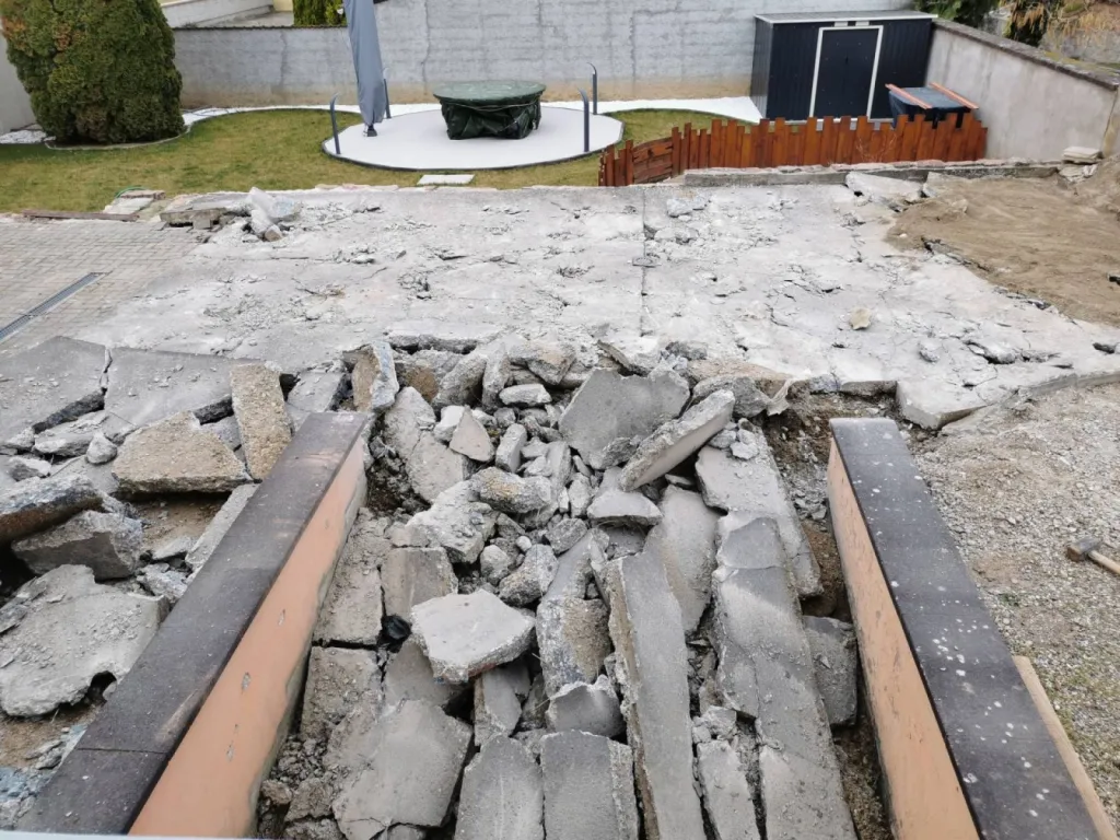 Démolition de revêtement pour garage en pavé à Strasbourg CLK 