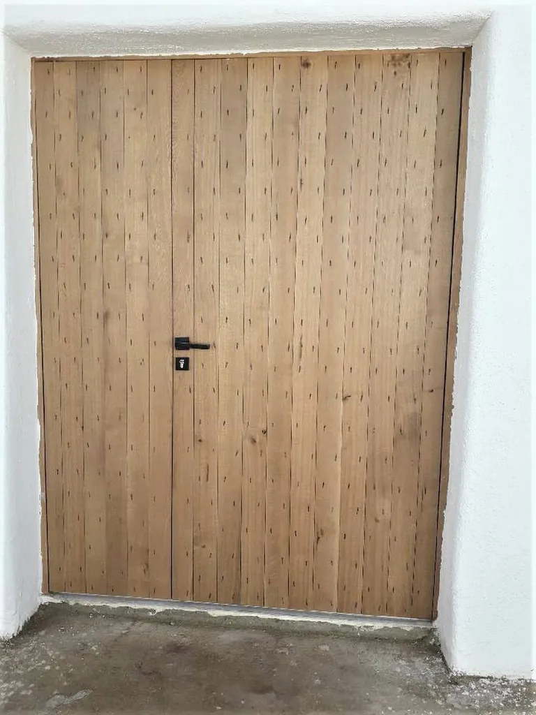 Porte d'entrée en chêne massif à Marseille