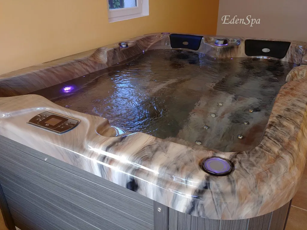 jacuzzi 3 place electrolyse au sel aix-en-provence