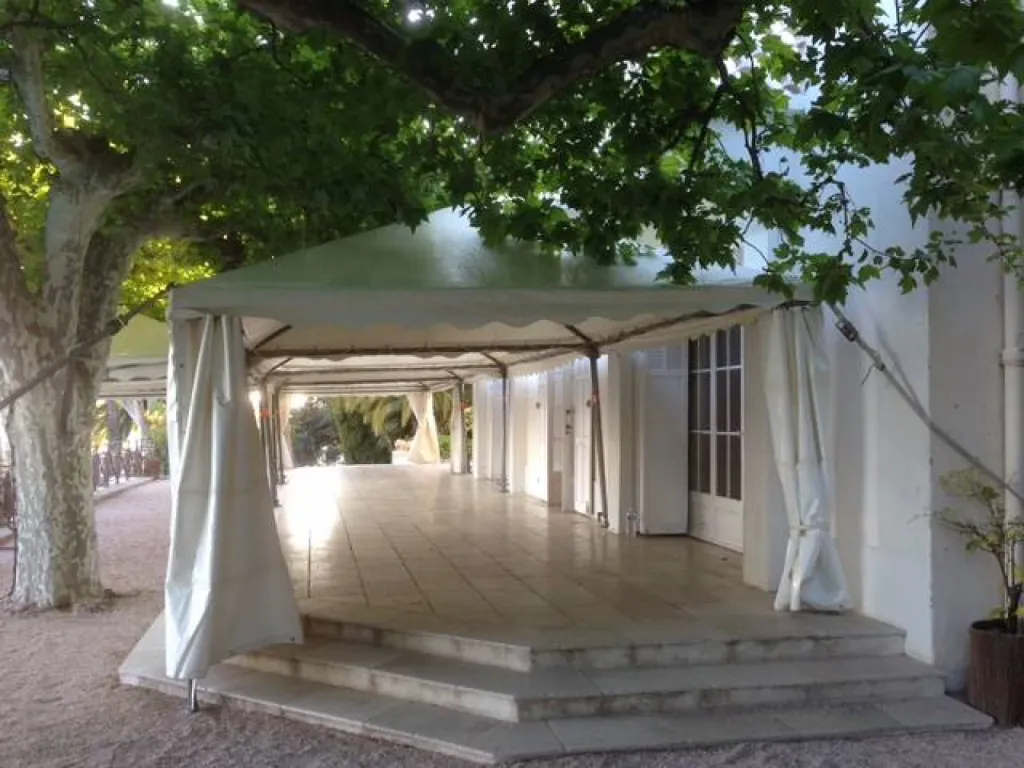 Location de barnum 5x4m près de Carqueiranne Var