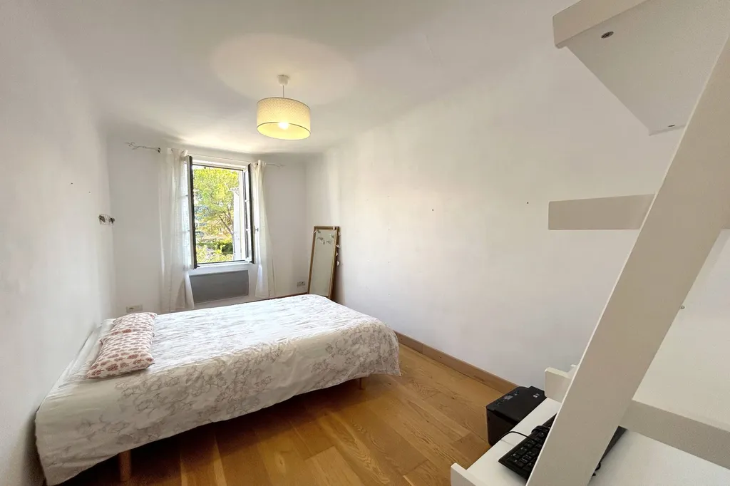 Vente - Velleron, Maison de village avec cour intérieure au coeur du centre historique