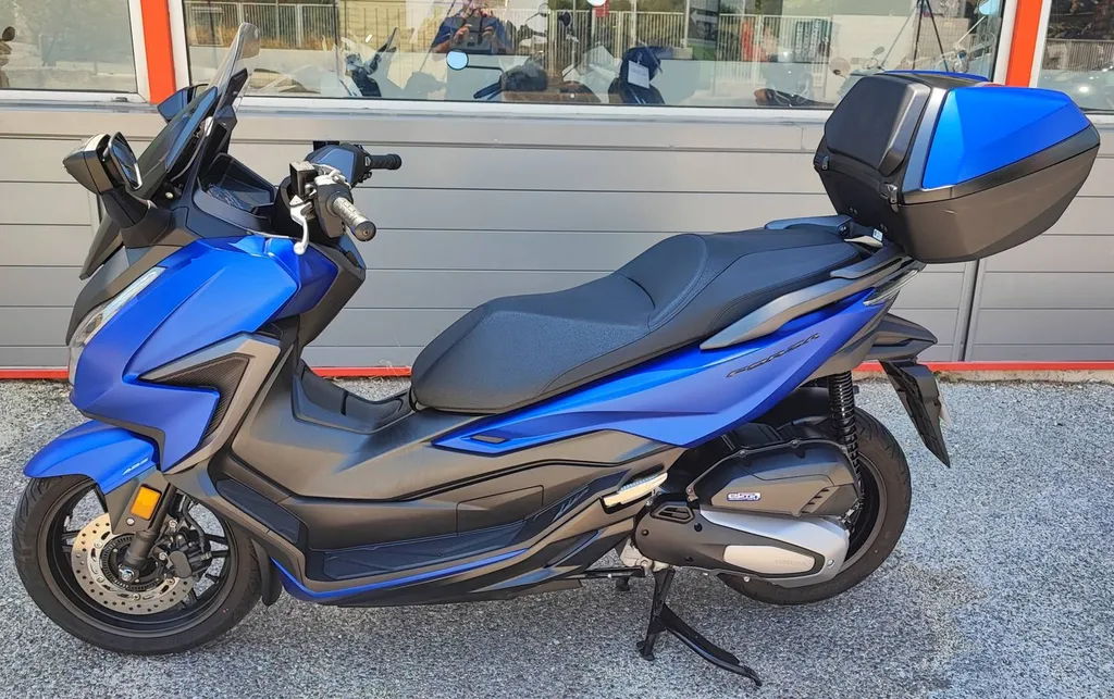 HONDA FORZA 125 TOP BOX DU 10/2022 AVEC 13000 KM.