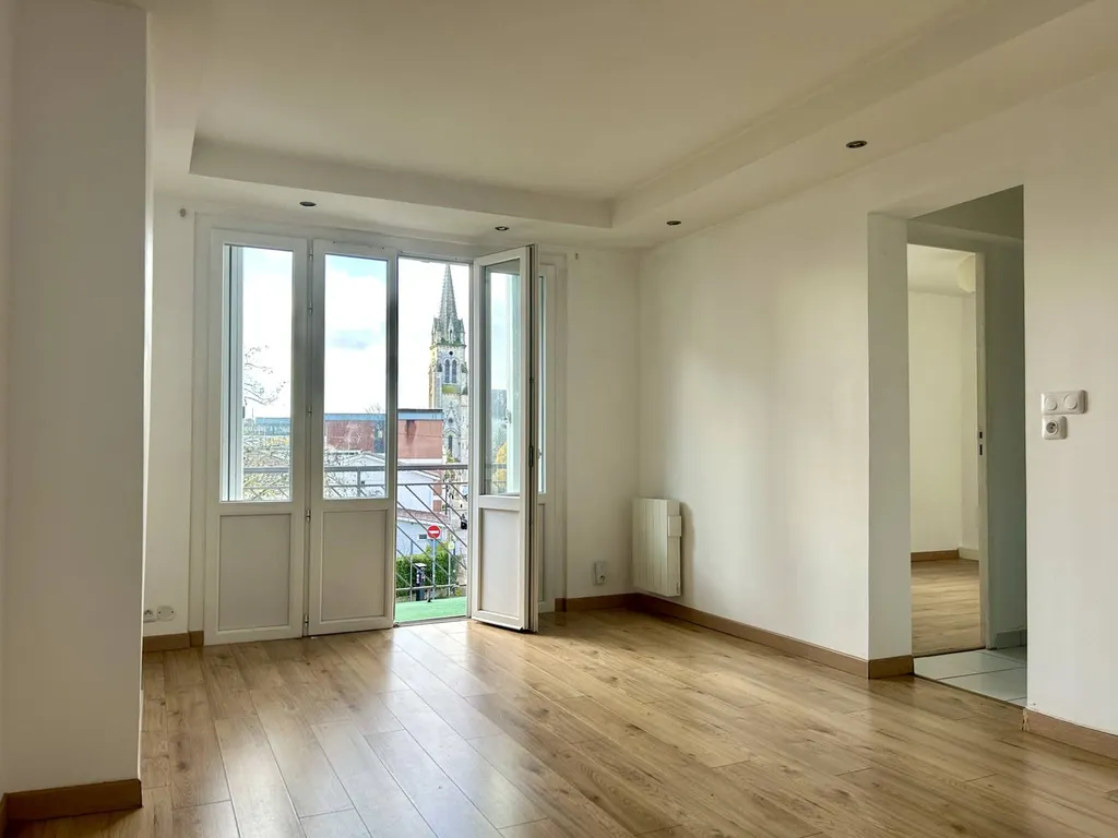 A LOUER APPARTEMENT T5 74M2 MERIGNAC CENTRE VILLE PLACE DE PARKING ET CAVE