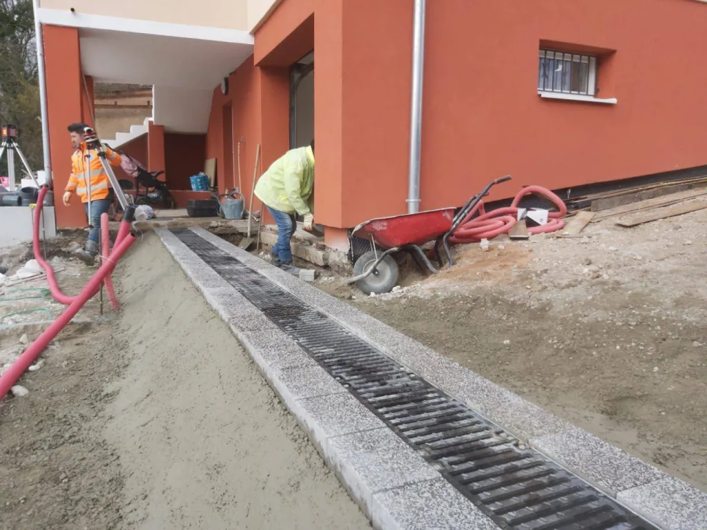 Poser un caniveau grille à Strasbourg CLK 