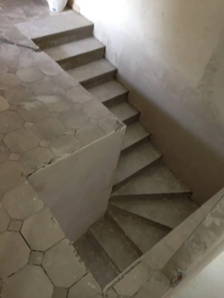 Réalisation d'un escalier en béton armé à Salon de Provence (13300)-Réalisation des plâtres