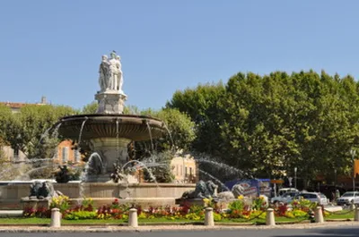 Bus 16 places chauffeur privé VTC au départ de la gare TGV d'Aix en Provence pour se rendre à Aix en Provence.