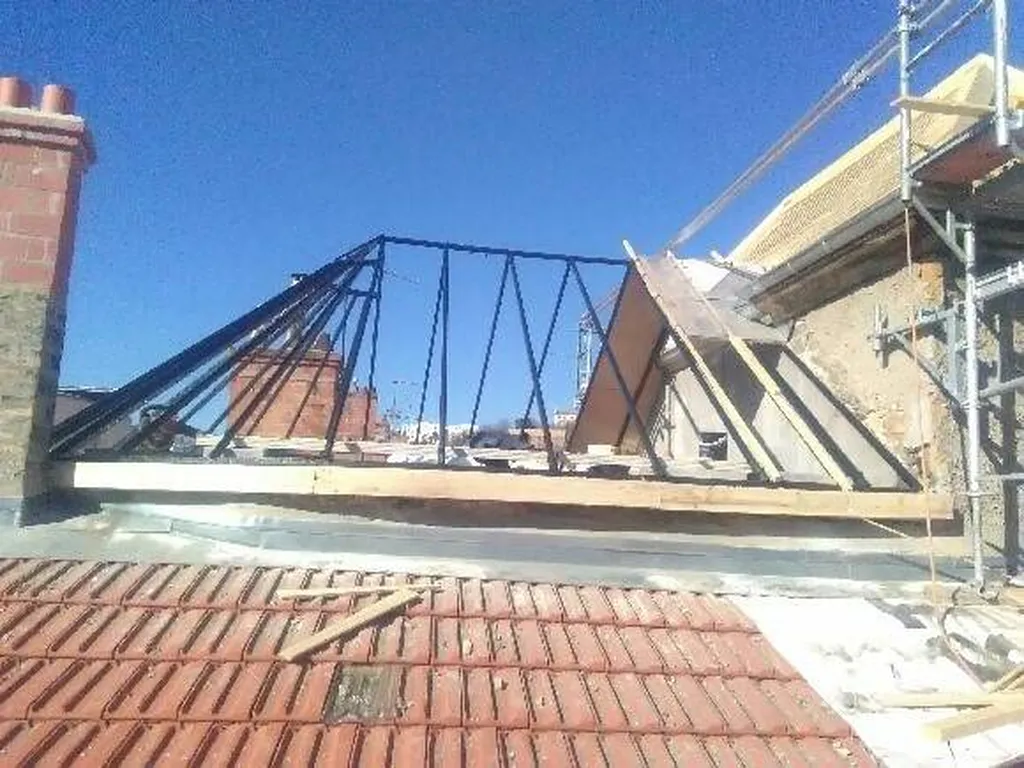 remplacement vitrage en verre armé sur toiture d'un immeuble à Lyon