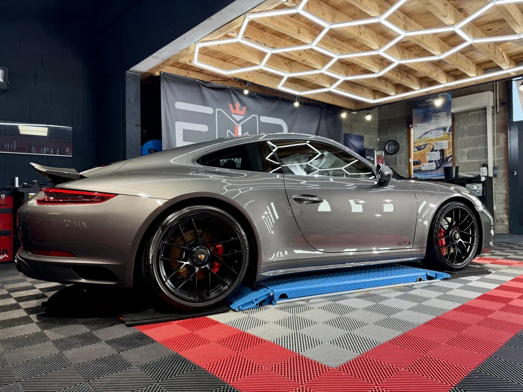 Protection PPF complet Porsche 911 type 991.2 GTS à Limonest près de Lyon avec film haut de gamme et préparation par EMB DETAILING