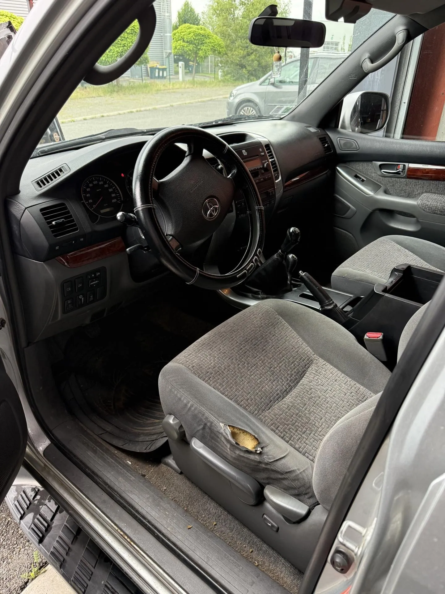 Nettoyage intérieur complet pour un 4x4 de chasseur à Andrézieux Bouthéon