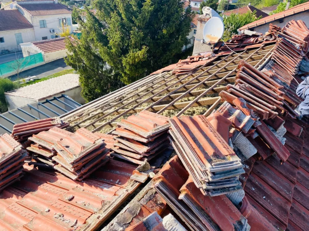 Réfection d’une toiture en tuiles plates de Marseille sur Port de Bouc près de Martigues