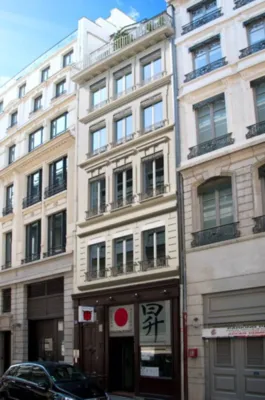 studio a vendre dans bel immeuble ancien 