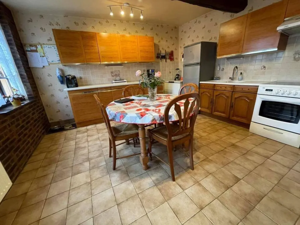 A acheter belle longère à rafraîchir de 170m² sur 1500m² de terrain divisible sur la commune de LA LONDE 76500