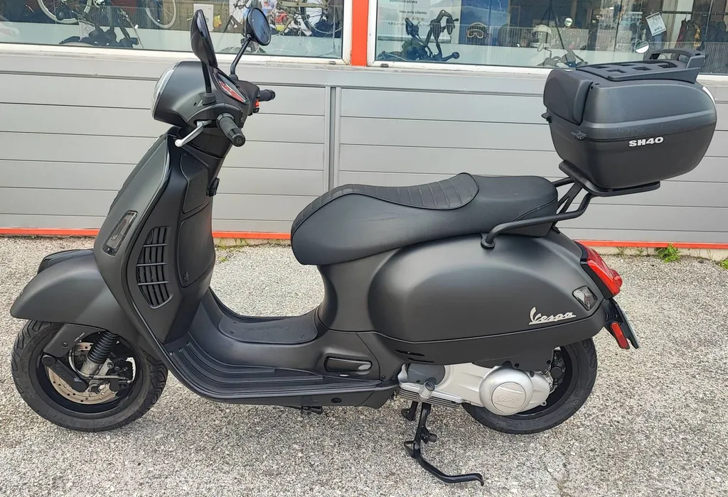 VESPA GTS 300 SUPER DU 10/2018 AVEC 28500KM.