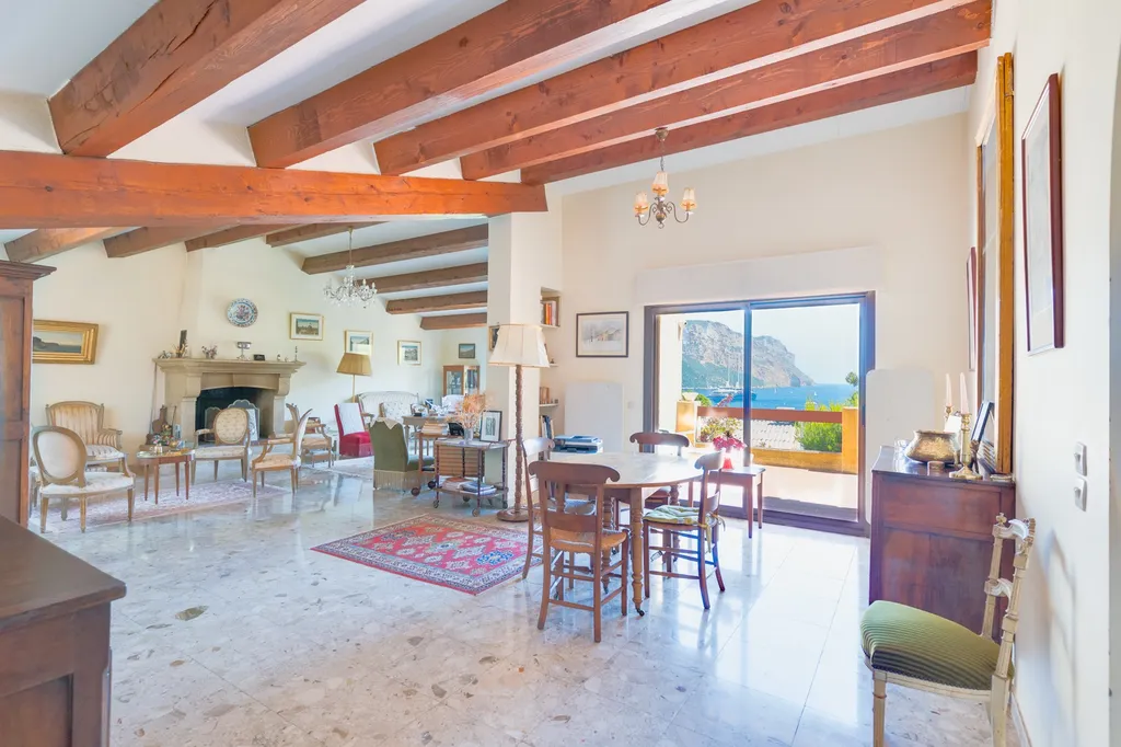 Vente maison individuelle de charme Cassis  à 2 pas de la Calanque et de la mer, avec garage et vue Cap Canaille & mer