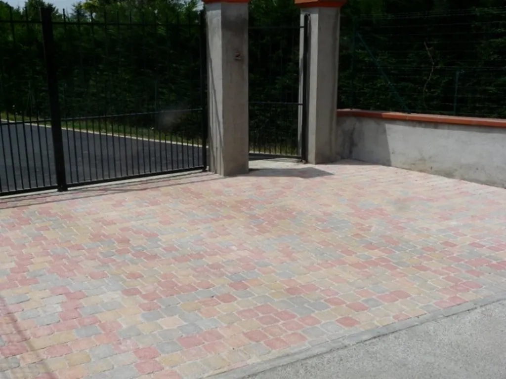 Réalisation de seuil de portail en pavés Goyrans