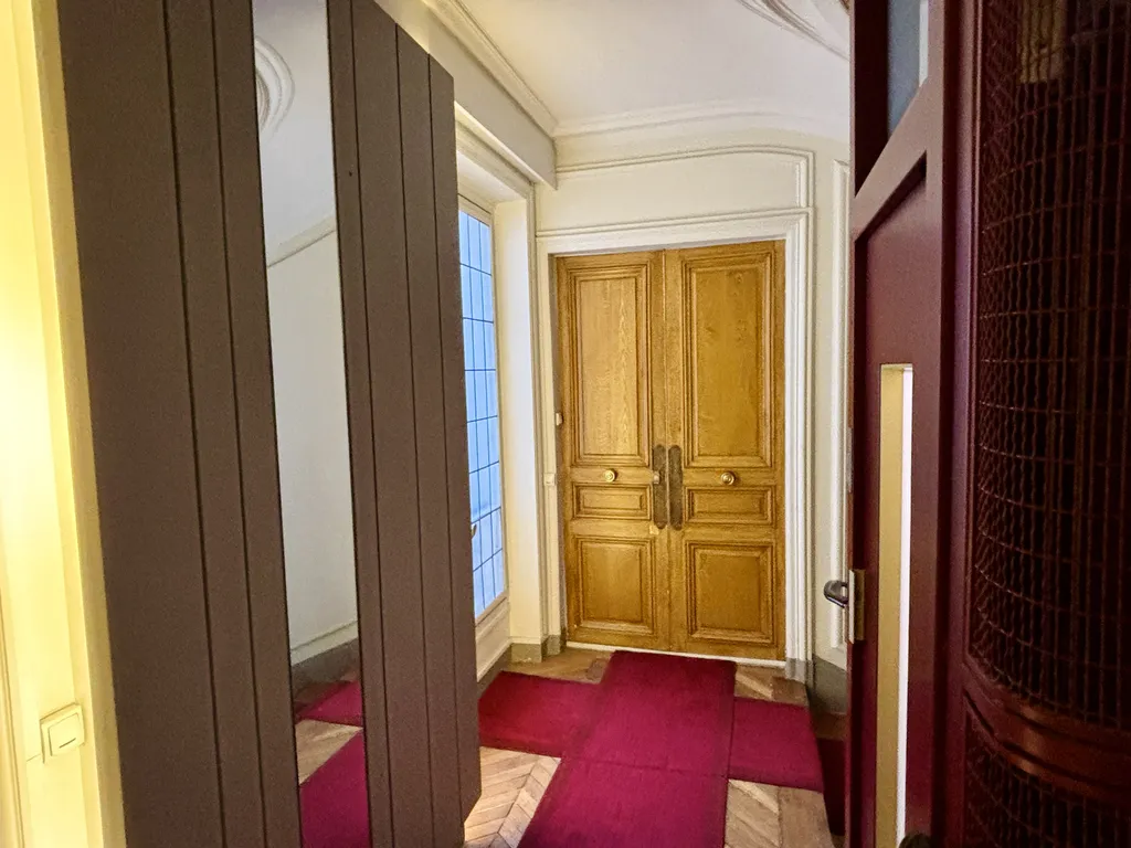 Location - Bureau 235 m², Champs Elysées, Rue de Ponthieu 75008 PARIS