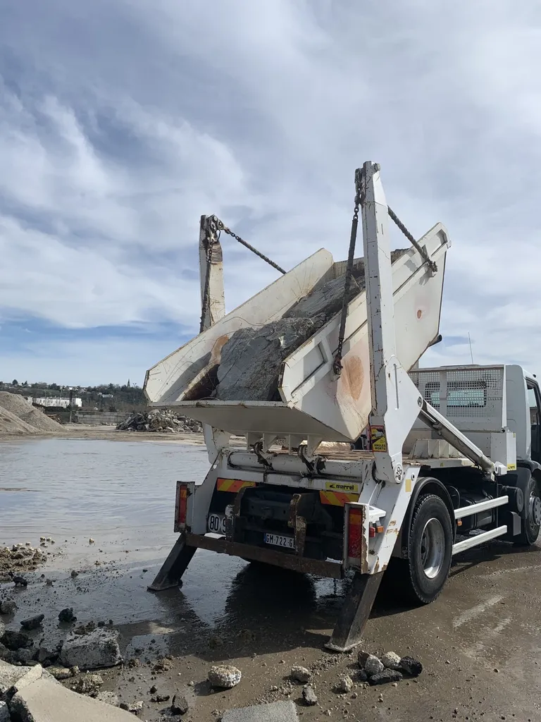 Mise en déchetterie de gravats sur TALENCE 